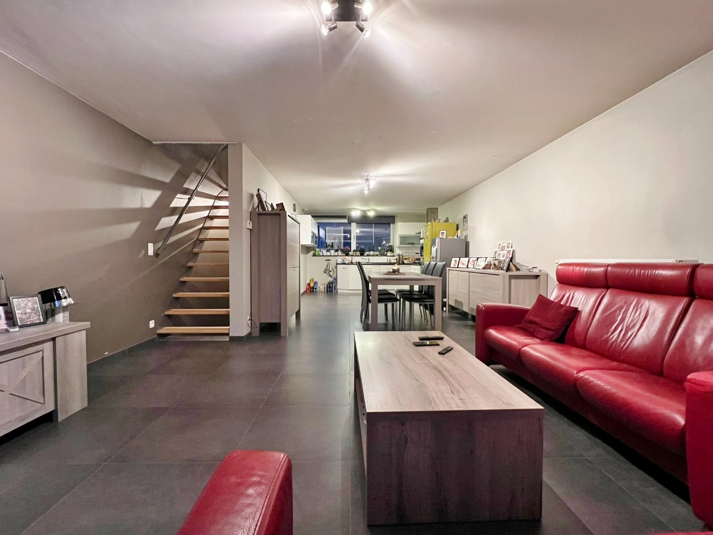 Ruim appartement met 2 slaapkamers en gezellig terras - foto 3