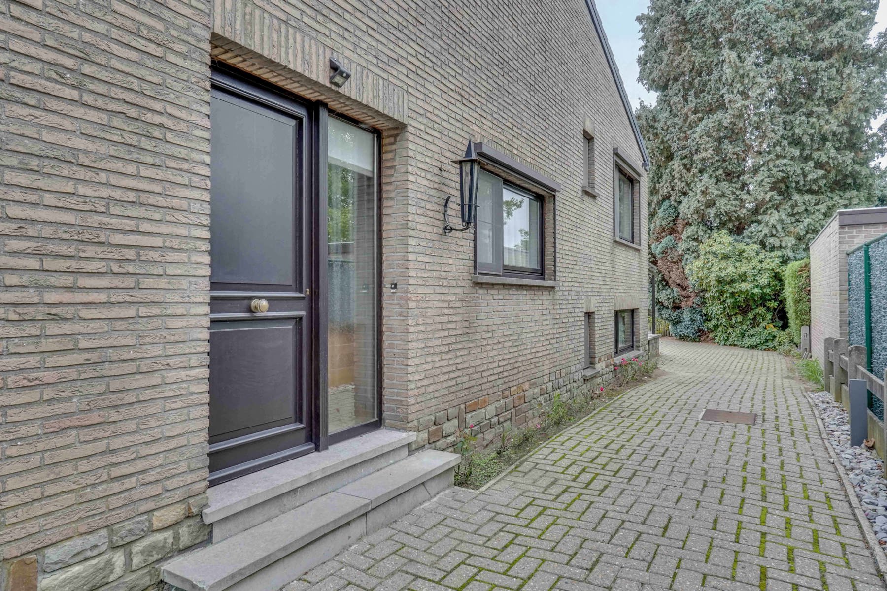 Gezinswoning met 3 slaapkamers en ruime tuin in een rustige buurt - foto 2