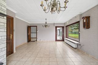  * 3 slaapkamers * Bewoonbare oppervlakte ca. 167 m²: betonnen constructie (1ste & 2de bouwlaag) * Vrijstaande garage van 96 m² + oprit voor 3 à 4...