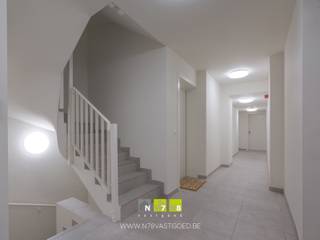 <span><strong>APPARTEMENT MET EEN SLAAPKAMER TE GENK.<br /><br /></strong><strong>WERKWIJZE HUURDOSSIER<br /></strong>Interesse? Surf dan zeker naar onze advertentie via https://www.groepn.be/appartement-te-huur-in-genk/7771776<br />Uw kandidatuur kan ingediend worden via https://mijnhuurprofiel.be/property/f40a4399-99bf-4402-a805-2c08d9dab48c/login<br />Aanvaarding gebeurt steeds in overleg met de verhuurder op basis van de gevraagde gegevens en documenten.<strong><br /><br />EXTRA INFORMATIE<br /></strong>- Maandelijkse huurprijs: 770 EUR.<br />- Gemeenschappelijke kosten: 80 EUR.<br />- Huurwaarborg: 3 maanden huur: 3 x 770 EUR = 2.310 EUR.<br />- Gewenste duur huurcontract: 1 jaar.<br />- Onmiddellijk beschikbaar.<br />- Kosten plaatsbeschrijving in- én uitrede zijn voor de helft ten laste van de huurder.<br />- EPC nog in opmaak.<br /><strong><br /><br />VERDIEPING +01<br /></strong>- Inkomhal (1,50m x 1,50m = 2,25m²): aansluiting wasmachine, tegelvloer.<br />- Woonkamer/keuken (5,50m x 3,50m + 4,50m x 2,00m = 28,25m²): ingerichte keukenwand met onder- en bovenkasten, enkele lavabo, inductiekookplaat met dampkap, combi-oven, vaatwasser, koelkast, toegang tot het terras, tegelvloer.<br />- Slaapkamer 1 (3,00m x 3,00m + 2,50m x 2m = 14m²): laminaat.<br />- Badkamer (1,50m x 2,00m = 3,00m²): douche, enkele lavabo, onderkast, spiegel, tegelvloer.<br />- Berging (1,00m x 2,00m = 2,00m²): technische ruimte, aansluiting wasmachine, tegelvloer.<br />- Toilet (1,00m x 1,00 = 1,00m²): hangtoilet, tegelvloer.<br /><strong><br /></strong><br /><br />Bekijkt u deze advertentie via een aanverwante vastgoedsite, surf dan zeker naar onze website <strong>www.N78vastgoed.be</strong> voor een uitgebreide beschrijving en foto's. <strong>Meer info: +32 (0)89 86 18 88 of info@N78vastgoed.be.</strong></span>
