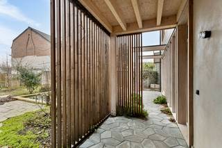 Dit recent en ecologisch gebouwd duplex appartement bevindt zich aan het stadspark in het centrum van Tienen. Op de tweede verdieping biedt...