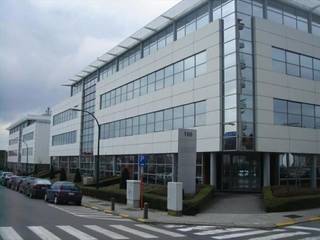 Moderne kantoren, vlakbij de Brusselse ring. Goed zichtbaar vanaf de Brusselse ring dankzij reclame op het dak. Comfortabele en lichte...