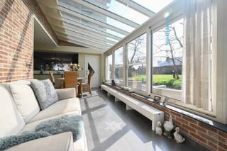 Deze instapklare woning is gelegen in een residentiële en rustige buurt, op slechts enkele minuten van het centrum van Deinze. In de directe...