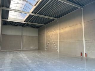 Strategisch gelegen nieuwbouw KMO-unit van 210 m² te huur op de voormalige site van "Genk Hout" op de industriezone Genk-Noord en vlakbij op- en...