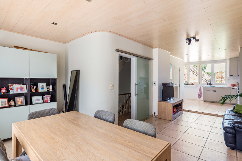 Instapklare gezinswoning met 2, mog. 3 SLK, garage en ruime tuin - foto 4