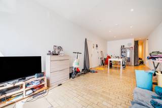 We Invest Mons vous présente un appartement 1 chambre idéalement situé en plein cœur de Mons, à deux pas des commerces, transports et écoles.Cet...