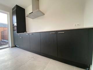 Energiezuinige nieuwbouwwoning met 3 slaapkamers, tuin, tuinberging, garage en autostaanplaats. Beschikbaar: onmiddellijk.Ligging: centraal gelegen...