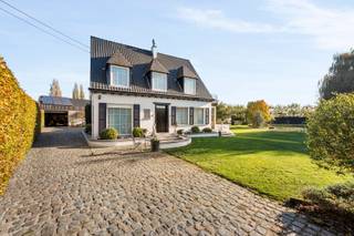 Prachtige villa op 2.890m2 in Ledegem (EPC label D)Deze stijlvolle en instapklare villa ligt op een perceel van maar liefst 2.890 m² in een groene en...