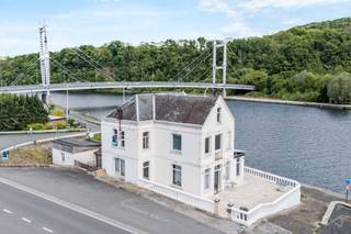 ZELDZAME OPPORTUNITEIT in Hastière - Te renoveren Maison de maître met adembenemend uitzicht over de Meuse! We Invest Ciney Haute-Meuse...