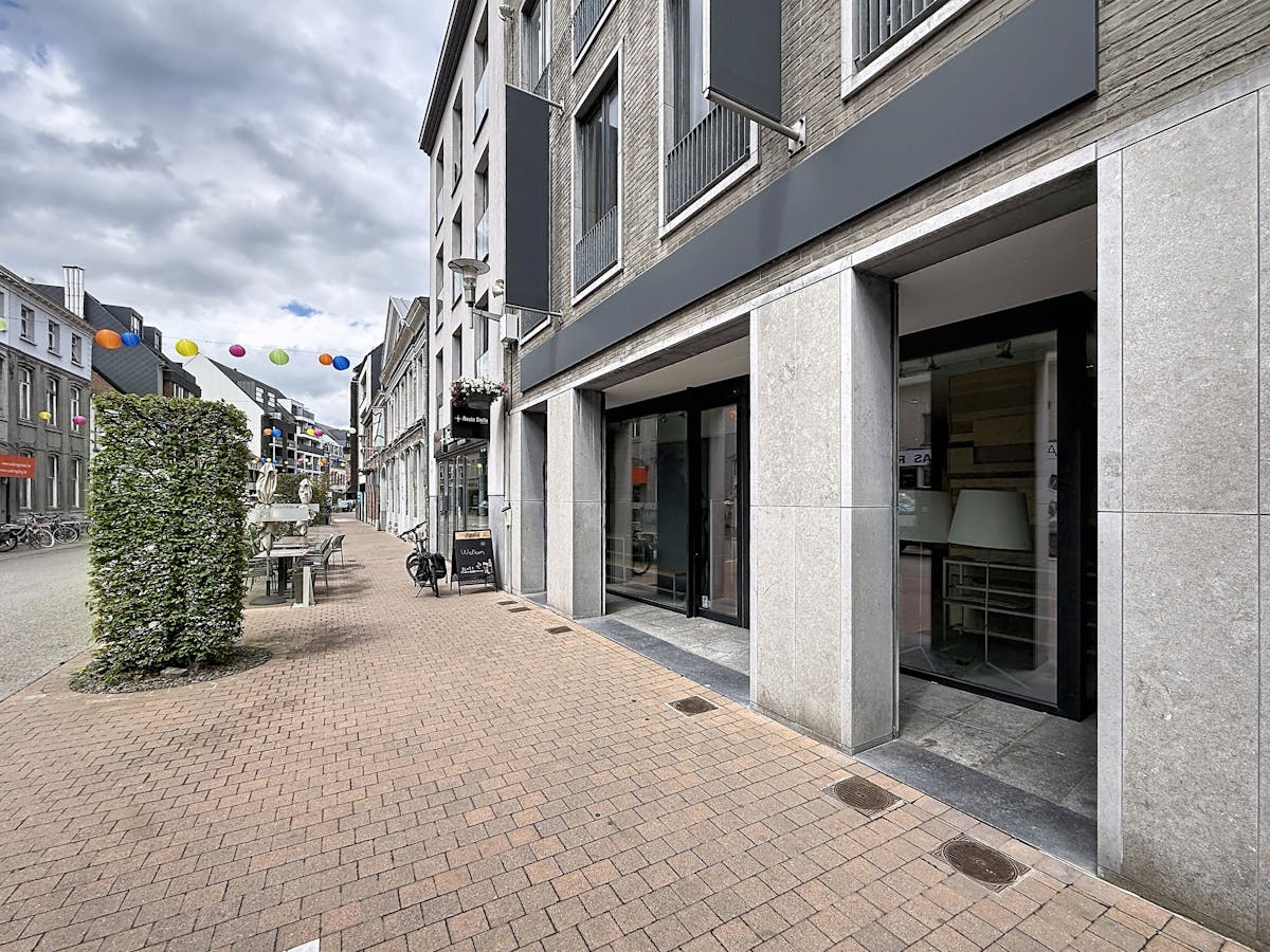 Modern handelspand (170 m²) met ruime kelder te huur Deinze - foto 3