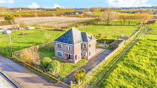  Ontdek deze unieke open bebouwing in het pittoreske Westrem, waar rust en natuur perfect samengaan. Deze woning combineert een stevige basis met...