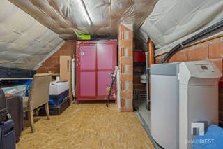 Op zoek naar een pand dat professioneel én privé perfect combineert? Deze bijzondere eigendom biedt op de gelijkvloerse verdieping...