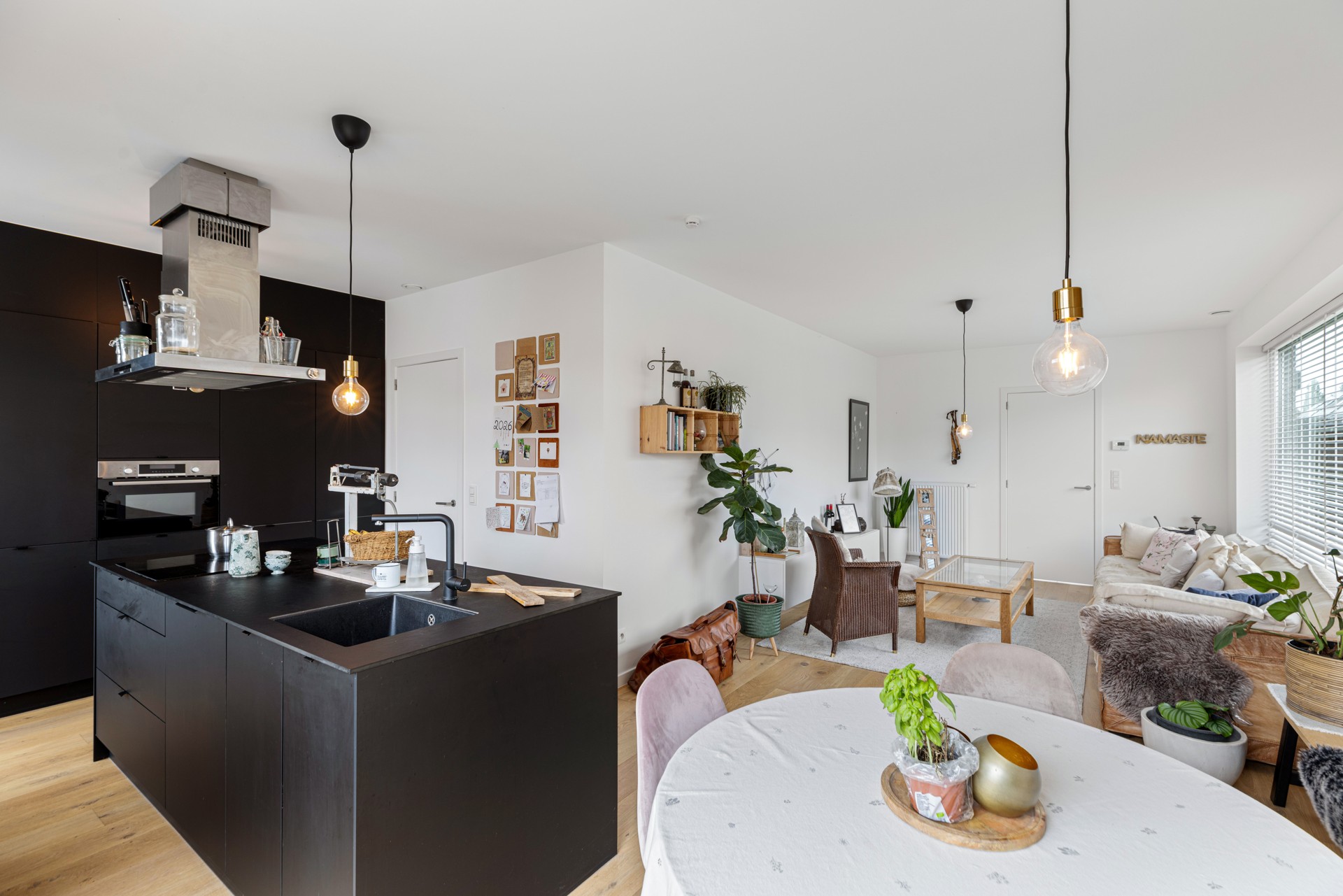 Instapklaar wonen in Rollegem — quasi nieuw, EPC A, zonnepanelen & warmtepomp - foto 4
