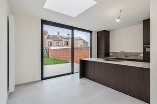 Boomkensstraat 211: Zeer knappe gerenoveerde stadswoning met 3 slaapkamers en tuin.Indeling: Gelijkvloers: Inkomhal, gastentoilet, living met...