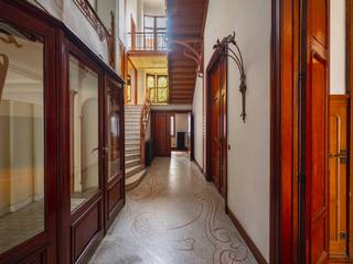 Located in the heart of the lively Saint-Gilles district, close to Place Stéphanie and Boulevard de Waterloo, this remarkable triplex apartment...