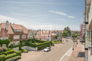 Dit stijlvol gerenoveerde appartement van 102 m² bevindt zich op een rustige en toch centrale ligging in een van de meest gegeerde wijken van...