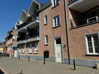 Bij interesse mail naar tinne.van.mechelen@hillewaere.be<br /><br />Ondergrondse parkeerplaats (nr. 4) gelegen in de parkeergarage van Residentie Groenendael, op een boogscheut van het centrum. Ideaal voor bewoners uit de buurt die een tweede wagen hebben of voor wie dagelijks zorgeloos wil parkeren. Je wagen staat veilig en droog.<br /><br />Door de strenge parkeerregels is parkeren in Turnhout ondertussen quasi overal betalend. Reken maar uit… met een vaste staanplaats ben je een pak voordeliger én stressvrij gesteld. Parkeer zorgeloos en wandel ontspannen het centrum in!<br /><br />Servicekosten: 20 € per maand