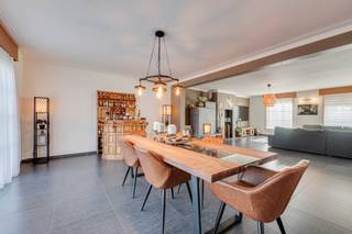 We Invest a le plaisir de vous présenter cette superbe maison aux prestations haut de gamme, idéalement située à Enghien, offrant 416 m² de...