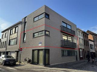 Dit instapklare appartement met 84 m² woonoppervlakte biedt twee slaapkamers, een inkomhal met vestiaire, ruime leefruimte met open keuken...