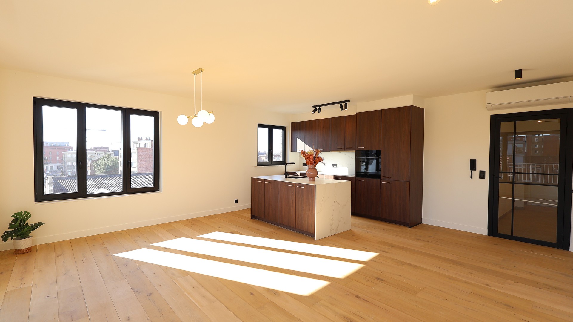Volledig gerenoveerd appartement te huur in Roeselare! - foto 2