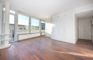 SINT-GILLIS, wijk Stefanieplein – Gelegen in het hart van een gegeerde buurt, zal deze studio van ± 31 m² op de 4ᵉ verdieping van een goed...
