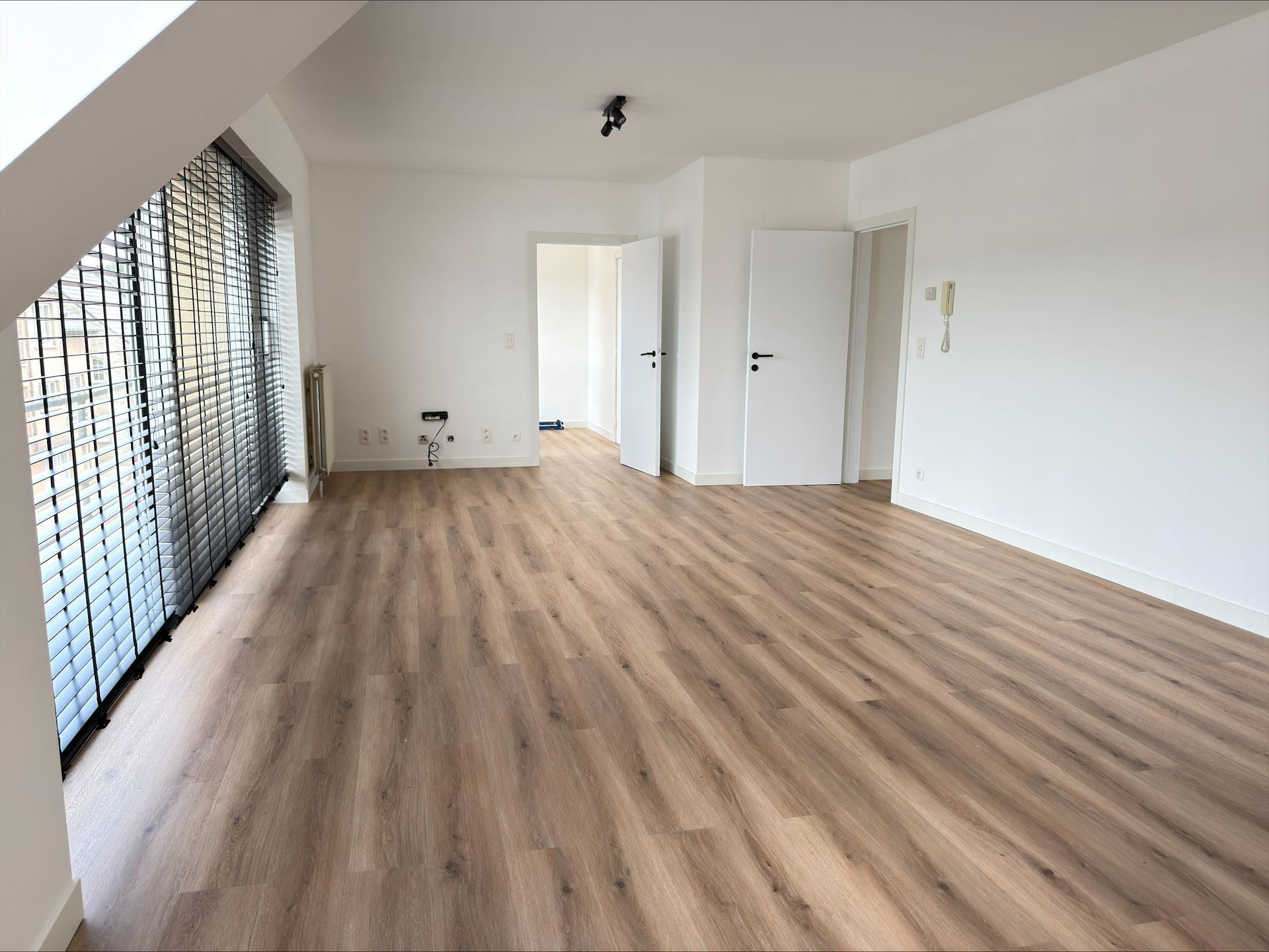 Ruim appartement met 2 slaapkamers en garage - foto 5