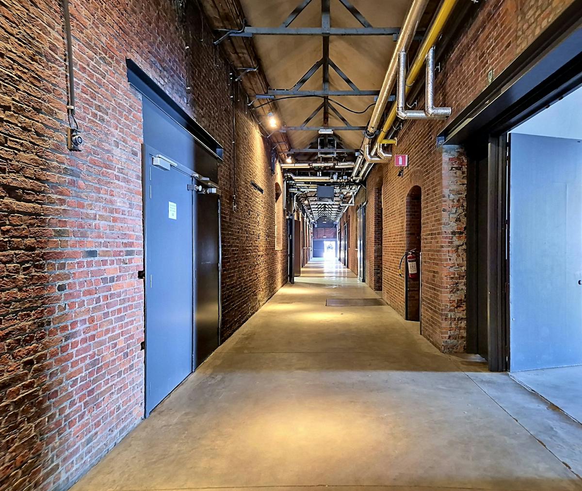 Office (115 m²) for rent at the Eskimo factory site in Ghent - photo 3