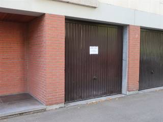 Ruime garage van 15 m², gelegen in het groene Park Elyseum. Plan op www.bols.be - Niet gelegen in een overstromingsgebied - Waterinfo: P-score = D...