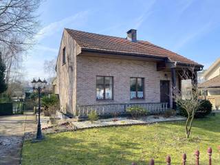 Deze charmante woning is gelegen op een mooi perceel van 968 m² met een straatbreedte van 22 meter en een gunstige zuidwestoriëntatie, in de...