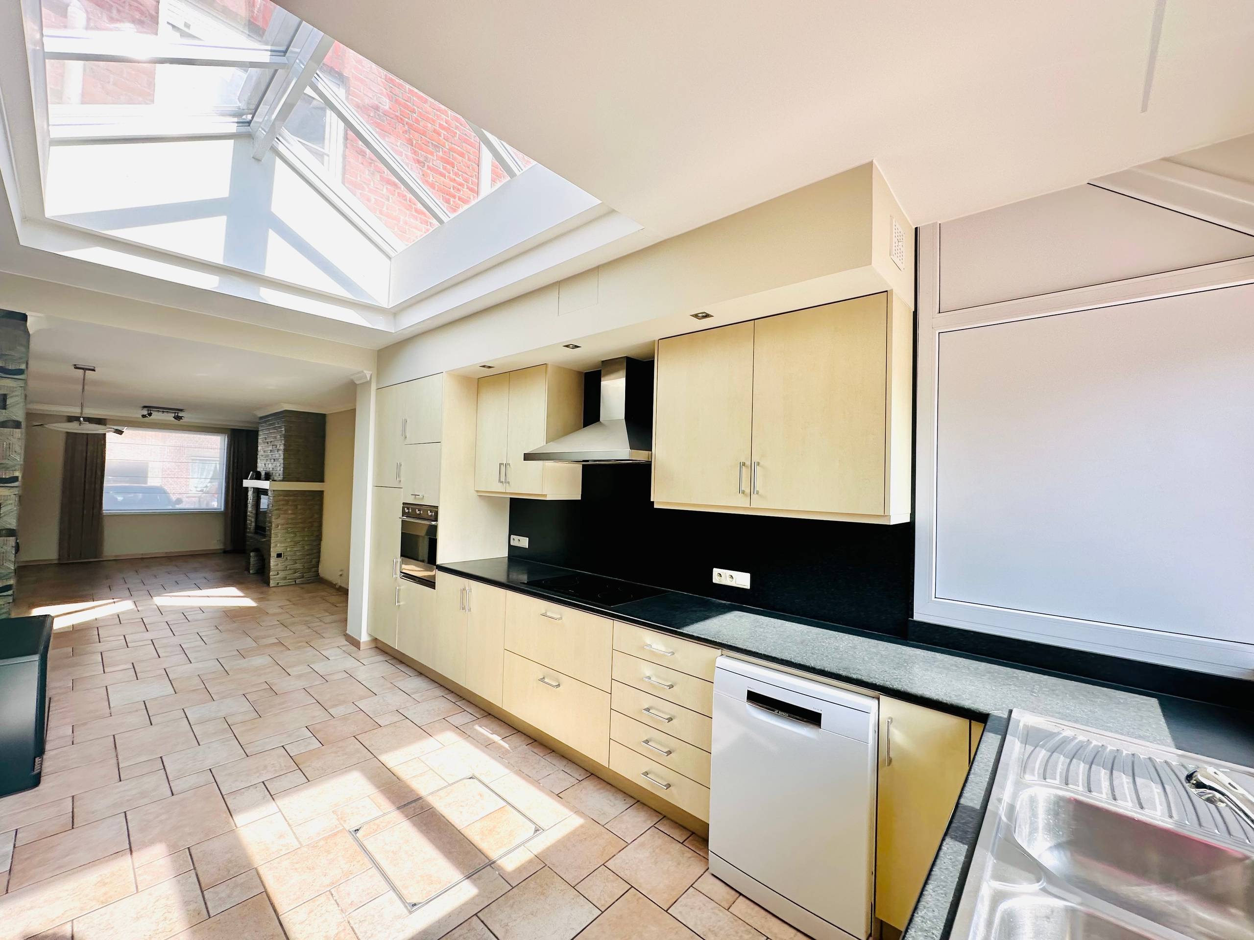 Halfopen woning met garage en zuidgerichte tuin in Roeselare - foto 4