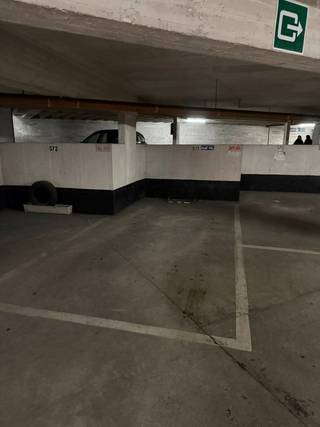 Deze standplaats is gelegen op de -2 verdieping van de sectie 5 in Residentie Royal Palace, de standplaats is makkelijk te bereiken...