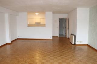 Zeer gunstig en centraal gelegen appartement op de 2eV met LIFT in het centrum van Reet!  Dit appartement bevindt zich vlak bij alle winkels,...