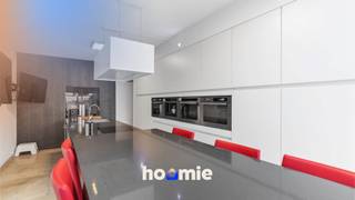 Op zoek naar een comfortabele gezinswoning? Zoek niet langer en bekijk deze ruime woning, rustig en landelijk gelegen in Meeswijk. <br /><br />Dit pand werd gebouwd in 1974 en doorheen de jaren opgefrist zoals het plaatsen van nieuwe ramen, nieuwe keuken, omschakeling naar aardgas enzoverder…<br />De woning is gelegen op een mooi perceel van bijna 5 are en georiënteerd naar het oosten, omheind met elektrische poort en volledig voorzien van elektrische rolluiken.<br /><br />Indeling:<br />👉 Gelijkvloers<br />-inkomhal met trap naar eerste verdiep <br />-Lichtrijke leefruimte met inbouwspots en veel raampartijen<br />-Ruime, moderne leefkeuken – volledig geïnstalleerd, zeer comfortabel met granieten werkblad en ingebouwd koffiemachine, oven, stoom-oven, wijnkoeler … met schuifraam naar terras<br />-Sas met gastentoilet <br />- Toegang naar kelder <br /><br />👉 Eerste verdiep<br />-Ruime overloop <br />-Slaapkamer 1, slaapkamer 2, slaapkamer 3<br />-Badkamer (lavabo, hoekbad, toilet)<br />- Berging <br /><br />👉 Tweede verdiep (zolder)<br />-Momenteel te bereiken via luik in berging<br />-Mogelijkheid plaatsen vaste trap <br />- Mogelijkheid uitbreiding op zolder, reeds voorbeeldplannen aanwezig <br /><br />👉 Kelder<br />-+/- 25m2<br />-Ideaal als provisiekelder<br /><br />👉 Technisch<br />- EPC label D - 399kWh<br /><br />- Verwarming: CV op aardgas<br />- Condenserende verwarmingsketel Vaillant - Ecotec plus VCW 376<br />- Boiler 150l<br />- 1 airco-unit <br /><br />- Raamwerk in PVC, hoogrendementsbeglazing <br /><br />- Geen renovatieplicht<br /><br />Graag een bezoekje brengen? <br />Contacteer ons sneller telefonisch 📱 of via Whatsapp 💬: 089 35 91 81 <br />Via mail kan dit op info@hoomie.be. Tot snel! 👋<br /><br />* Stedenbouwkundige vergunning ontvangen: in aanvraag<br />* Stedenbouwkundige bestemming: in aanvraag<br />* Voorkooprecht: in aanvraag<br />* Dagvaarding voor inbreuk op de stedenbouwkundige voorschriften: in aanvraag<br />* Verkavelingsvergunning: in aanvraag<br />* Onroerend erfgoed: in aanvraag