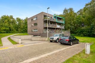 We vinden dit appartement terug in een recente woonwijk, zeer rustig gelegen in een straat zonder doorgaand verkeer. Doch op slechts 4' bent u aan...