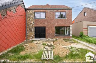 Op zoek naar een charmante, energiezuinige woning met veel potentieel? Deze solide woning, gebouwd in 1967 en gelegen in het landelijke...