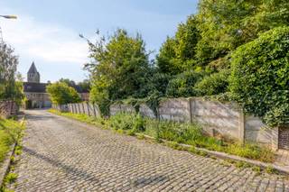 Bouwgrond te koop – 11a43 voor halfopen bebouwing in GoetsenhovenIn de rustige en groene Konijnenbergstraat te Goetsenhoven bieden wij een prachtig...