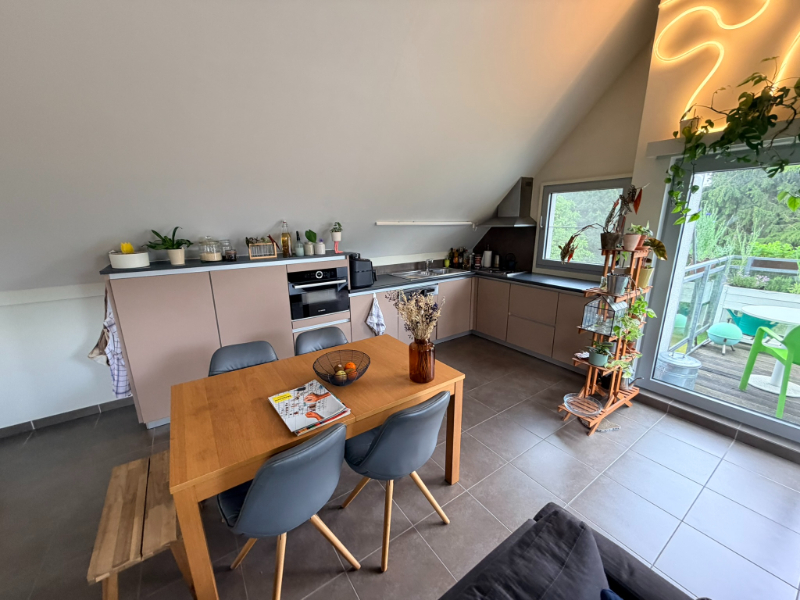 --- NIEUW --- Prachtig gelegen 1-slaapkamerappartement met autostaanplaats, terras én tuin! - foto 3