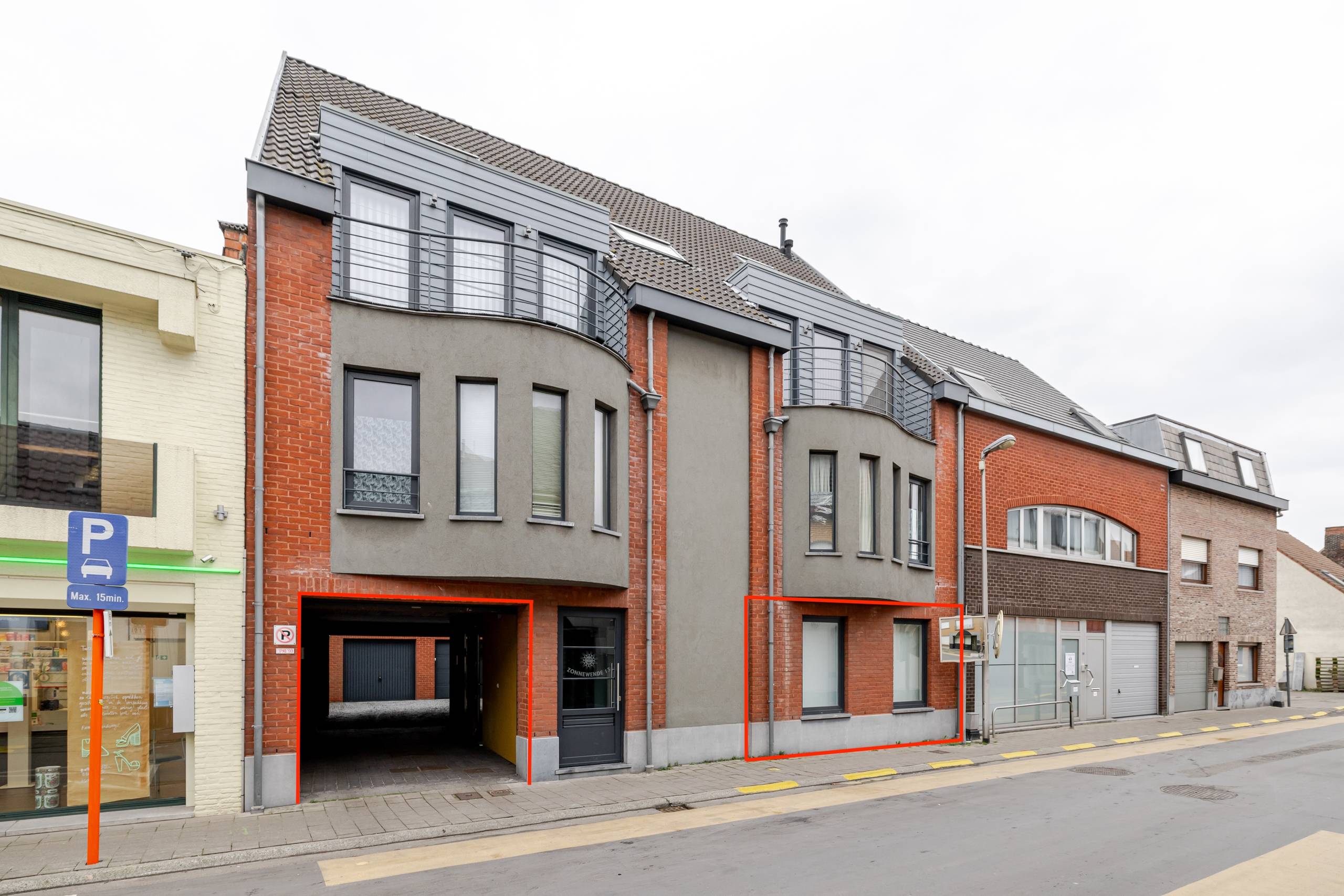 INSTAPKLAAR GELIJKSVLOERS APPARTEMENT MET GARAGE &amp; STADSTUIN - foto 1