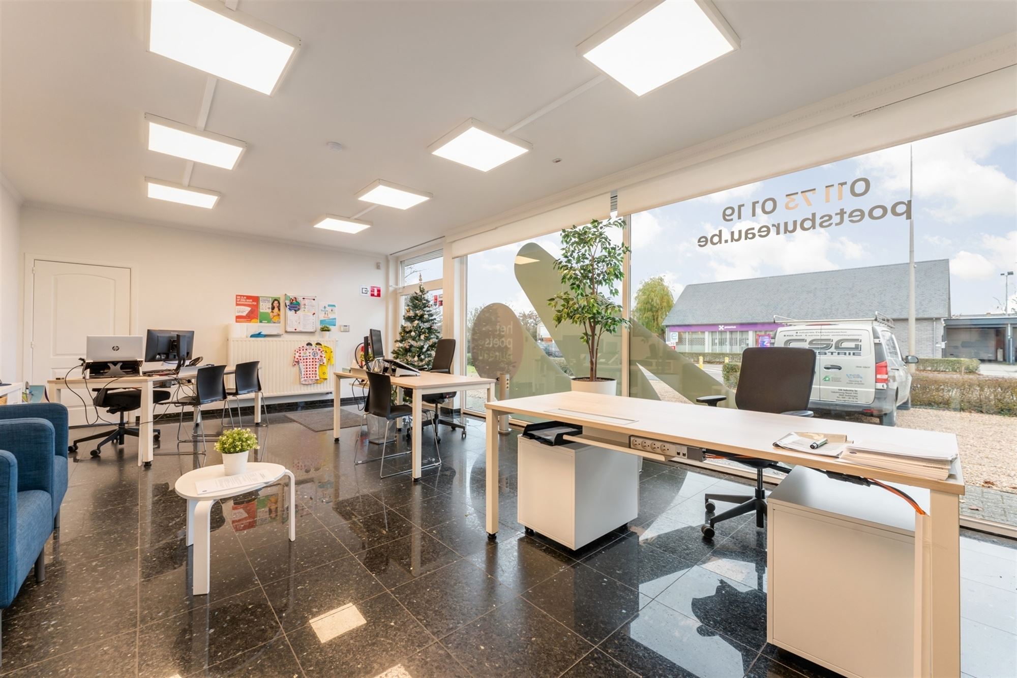 HANDELSPAND MET GOEDE VISIBILITEIT EN RUIME PARKING MET BOVENLIGGEND APPARTEMENT IN HEUSDEN-ZOLDER - foto 2
