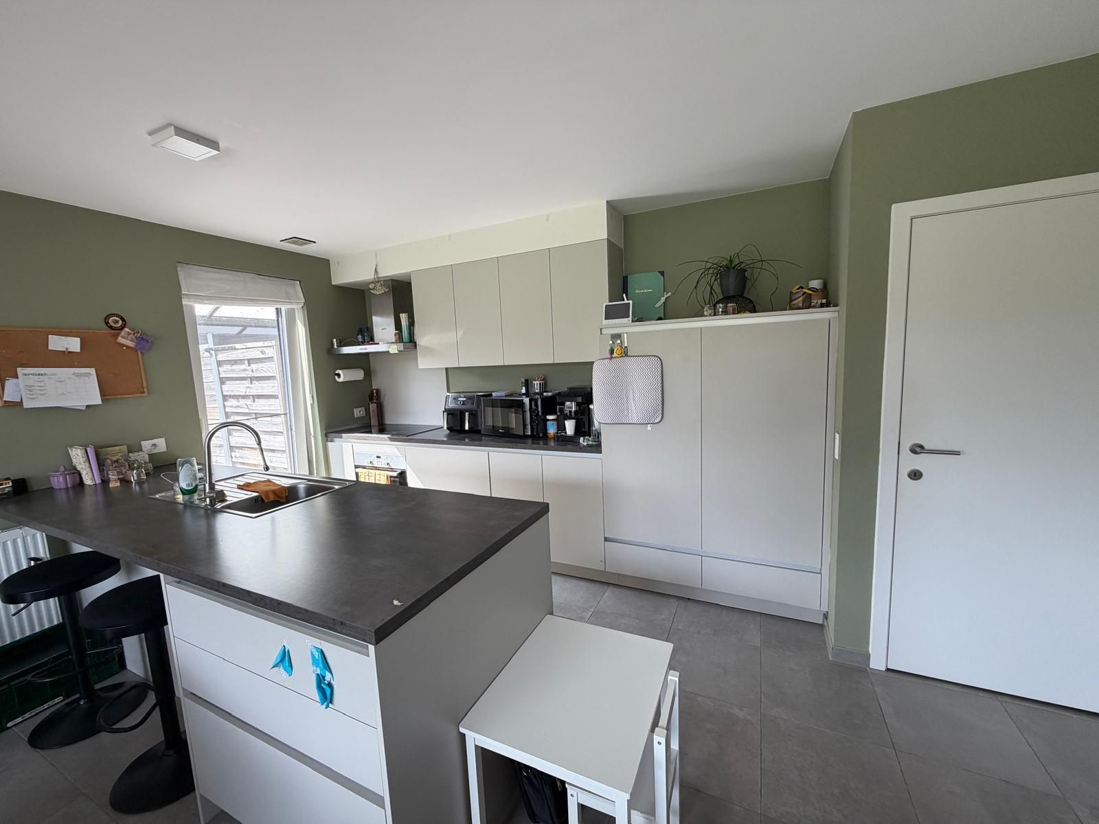 Moderne woning met 3 slaapkamers, ruime leefkeuken en zonnige tuin te Veldegem - foto 4