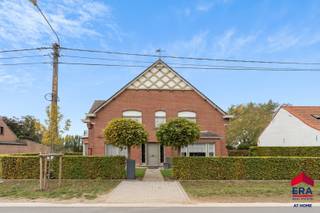 Ruime karaktervolle villa op 752 m² met berging ingericht als loft te koop. * veel authentieke elementen terug te vinden * parket in living *...