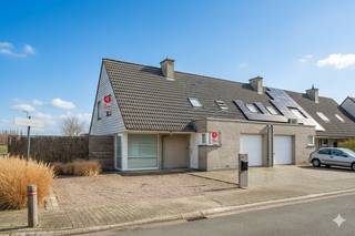 Do you dream of a bright, ready-to-move-in family home in a quiet and pleasant neighborhood in Ardooie? Then this topper in Reigerstraat 1...