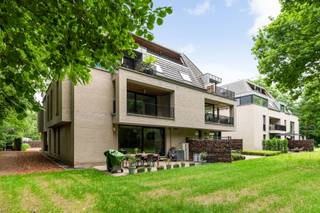 Deze residentie is gelegen in een groene omgeving maar vlot bereikbaar vanuit Mechelen en Lier, E19 is vlakbij alsook het openbaar vervoer.Het...