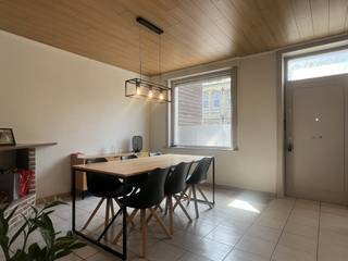 Woning met 4 slaapkamers en afgesloten tuin op een uiterst centrale ligging te Moorslede vlakbij scholen, winkels, openbaar vervoer,...Deze...
