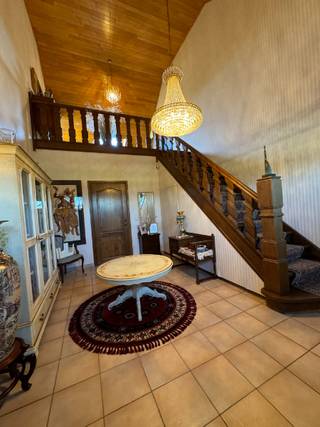 Zéér ruime woning (450m² bewoonbaar opp!) uitermate geschikt voor grote gezinnen, zorgwonen of combinatie wonen - kantoor/vrij beroep.Mogelijkheid...