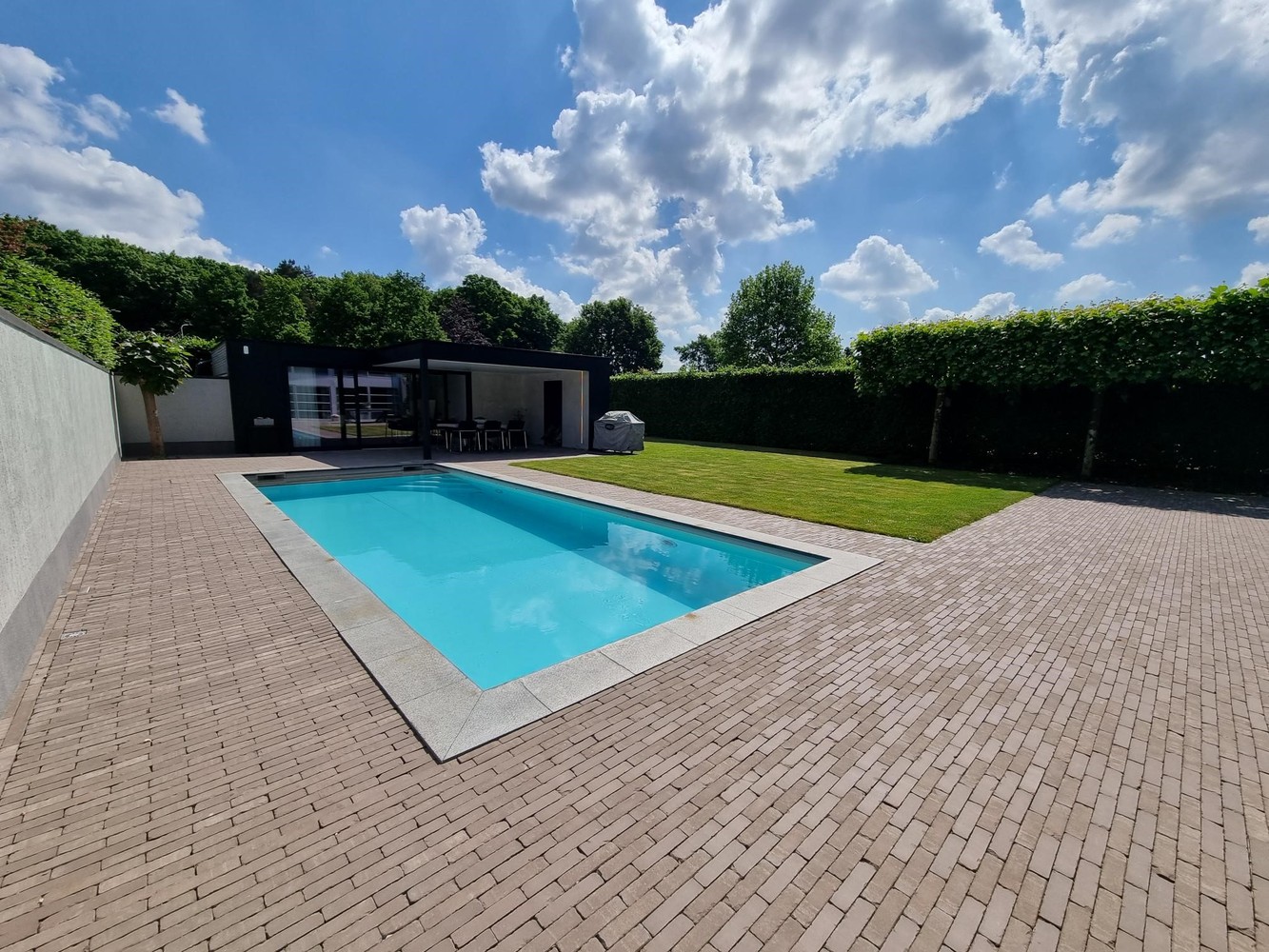 Prachtige villa woning, 5 slks, rustig gelegen met zonnige, diepe tuin voorzien van zwembad en poolhouse. - foto 4