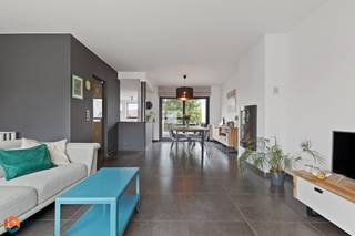 Op een uitstekende locatie te Keerbergen bevindt zich deze ruime bel-étage woning met een bewoonbare oppervlakte van 206 m². U geniet hier van...