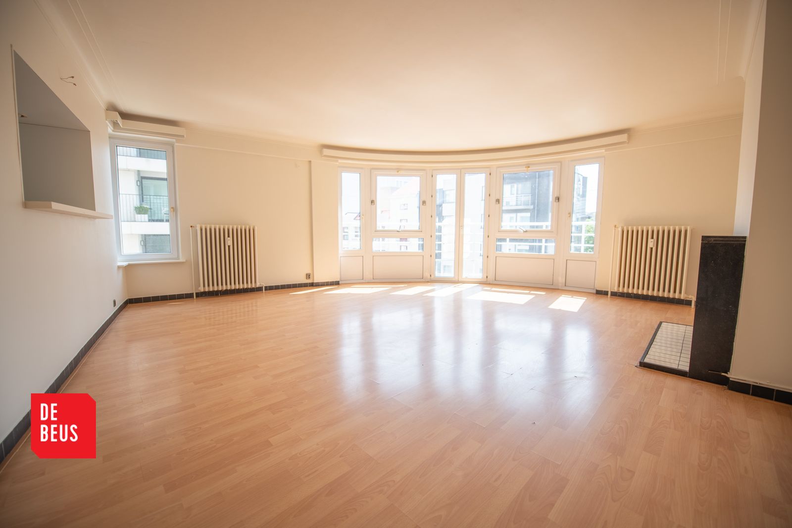 Ruim en lichtrijk appartement met 3 slaapkamers pal aan strand - foto 2