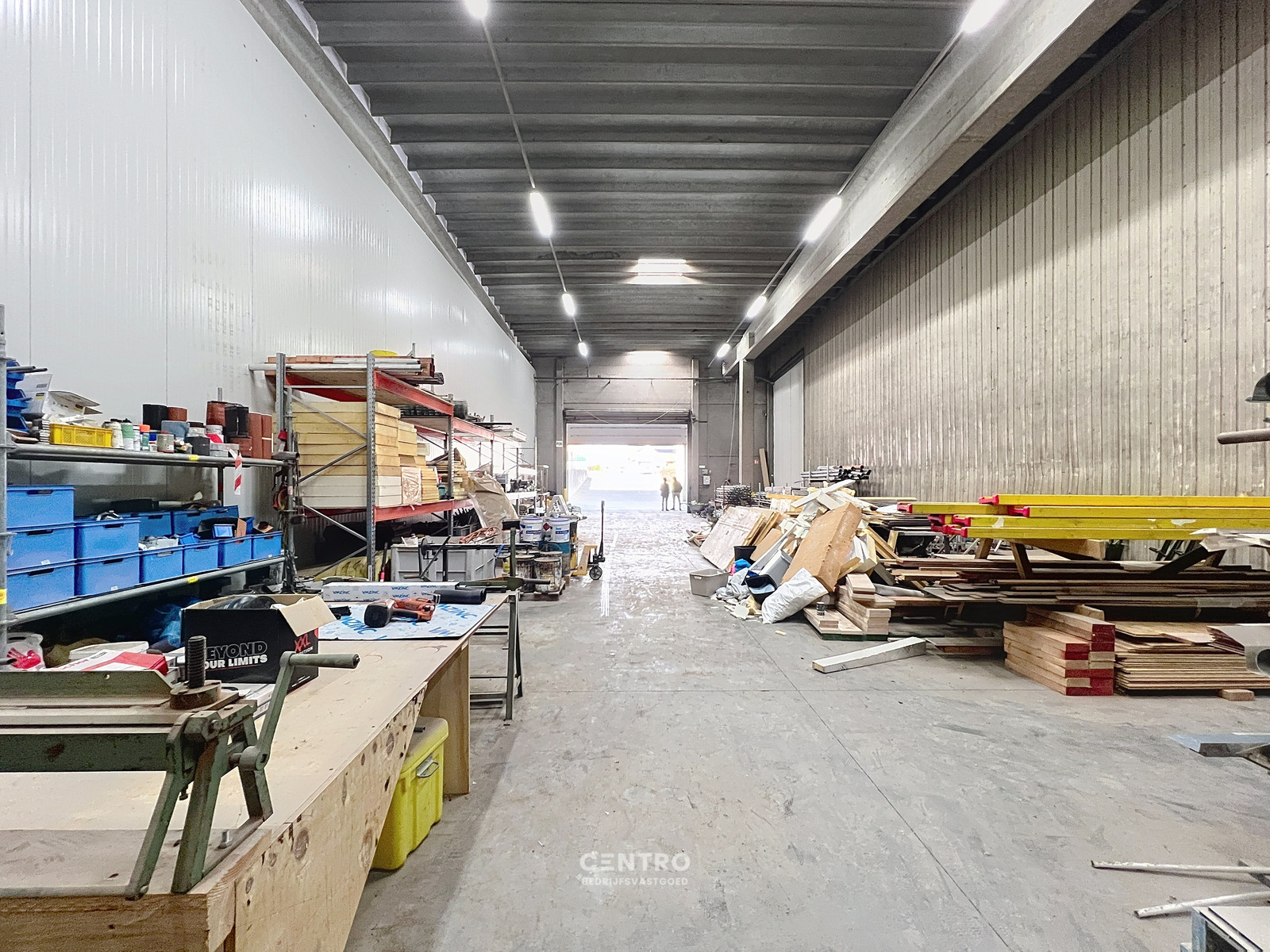 Magazijn van 330m² met vrije hoogte van 7,90m op industriële site , te Kerkhove (Avelgem). - photo 5