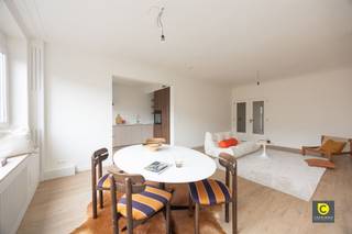 Stijlvol en volledig gerenoveerd 3-slaapkamerappartement op de 5de verdieping - instapklaar en zonnigIn hartje Berchem, op een bijzonder centrale en...